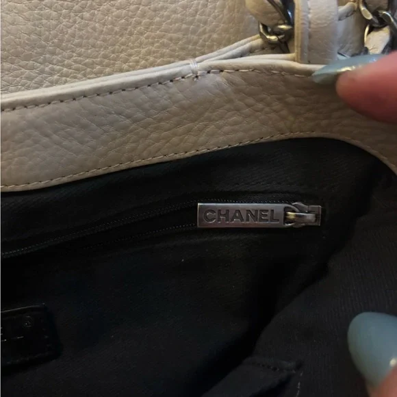 Chanel Authentic Hamptons Foldover Flap Bag Quilted Calfskin Tan Cream - Picture 10 of 14